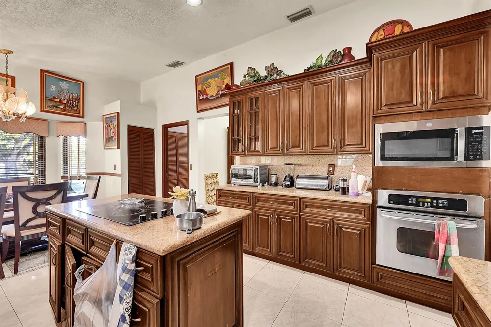 5172 NW 84th Road Coral Springs, FL 33067