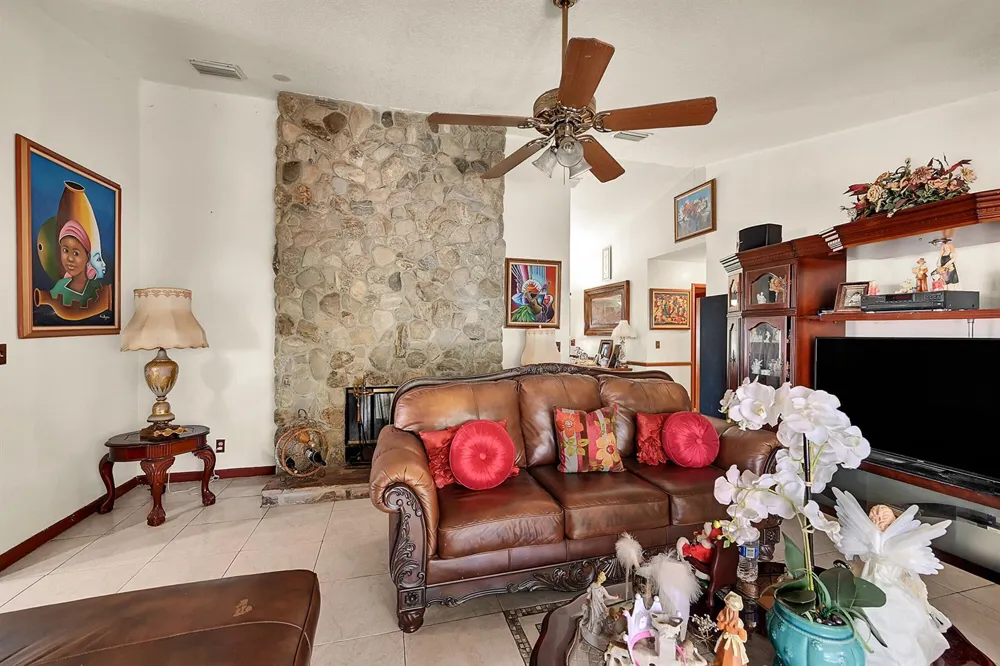 5172 NW 84th Road Coral Springs, FL 33067