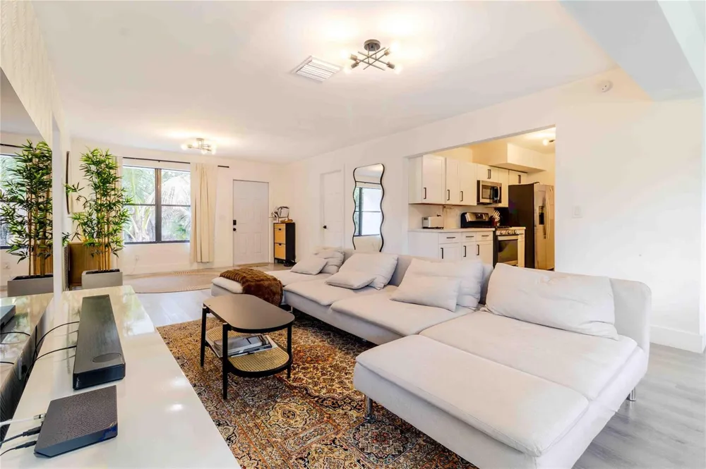 2515 NE 207th Street Miami, FL 33180