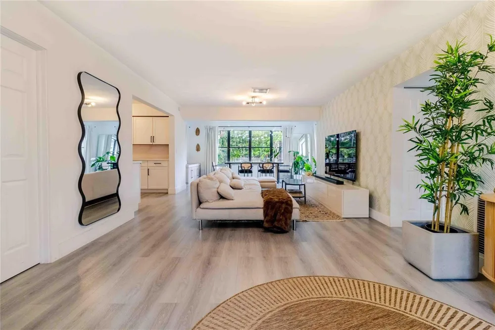 2515 NE 207th Street Miami, FL 33180