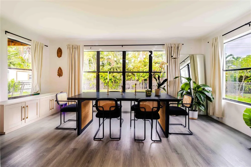 2515 NE 207th Street Miami, FL 33180