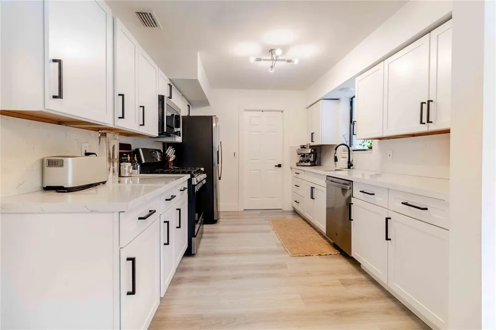 2515 NE 207th Street Miami, FL 33180