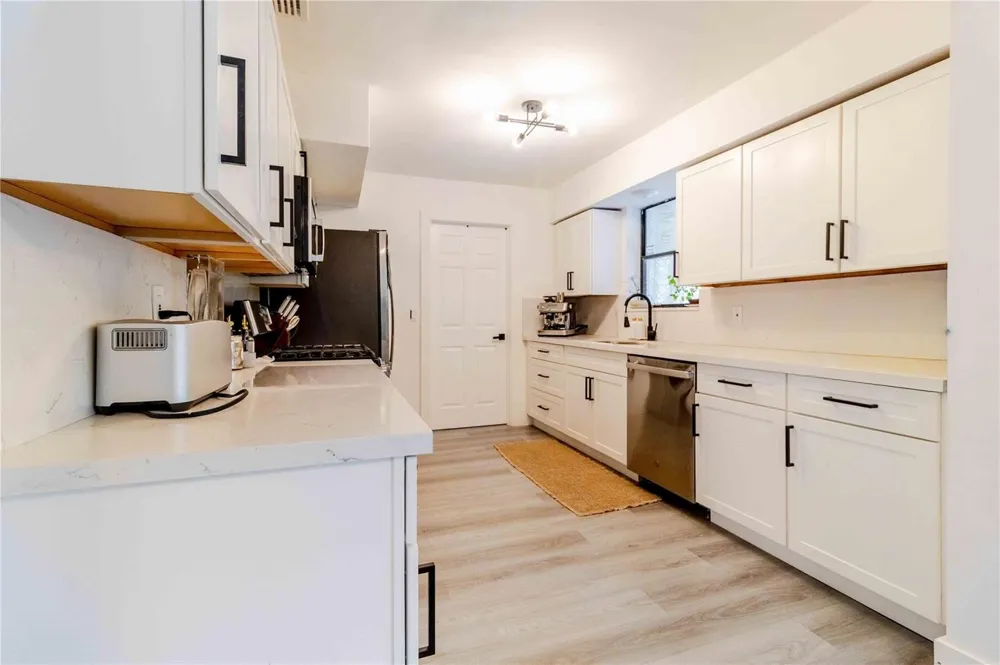 2515 NE 207th Street Miami, FL 33180