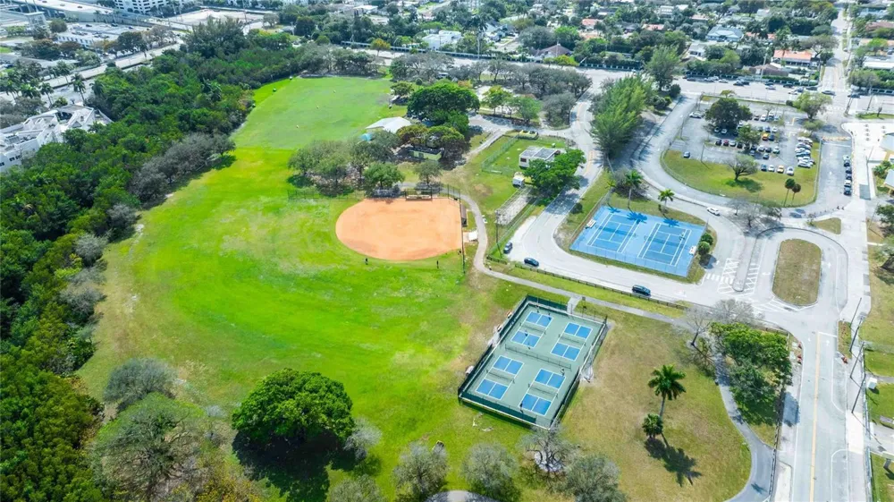 2515 NE 207th Street Miami, FL 33180