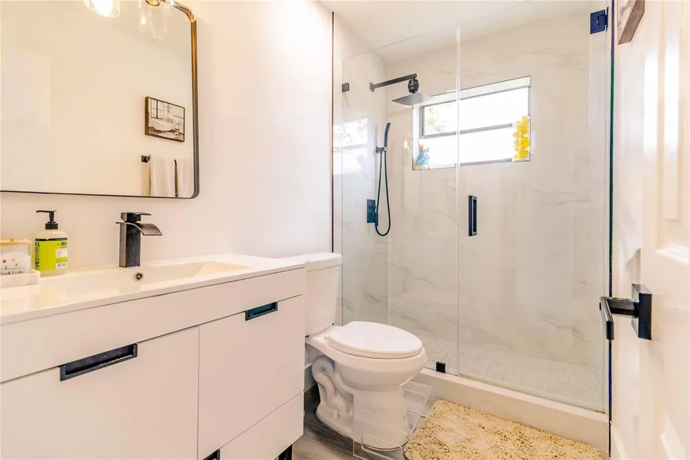 2515 NE 207th Street Miami, FL 33180