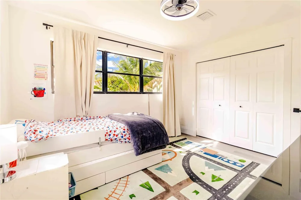 2515 NE 207th Street Miami, FL 33180