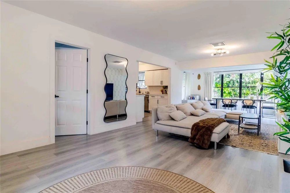 2515 NE 207th Street Miami, FL 33180