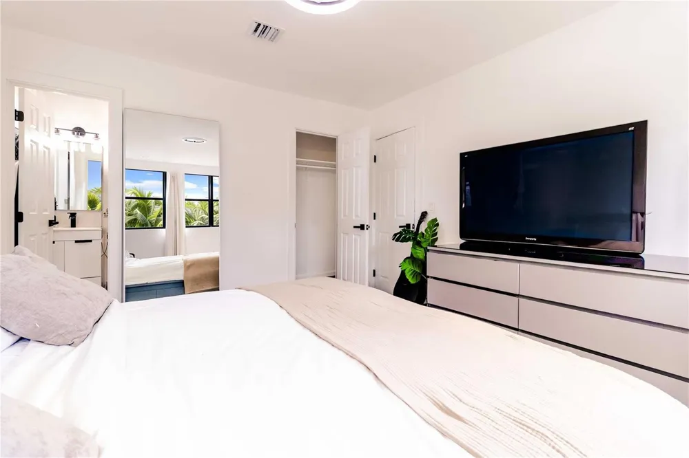 2515 NE 207th Street Miami, FL 33180