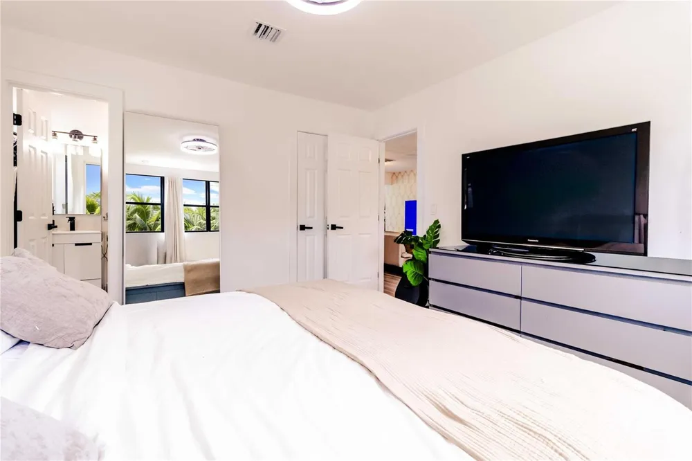 2515 NE 207th Street Miami, FL 33180