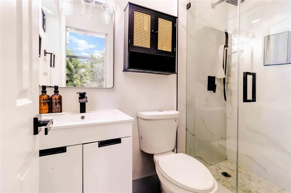 2515 NE 207th Street Miami, FL 33180