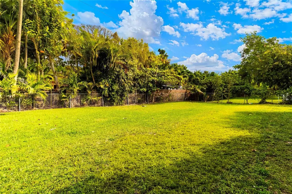 2515 NE 207th Street Miami, FL 33180