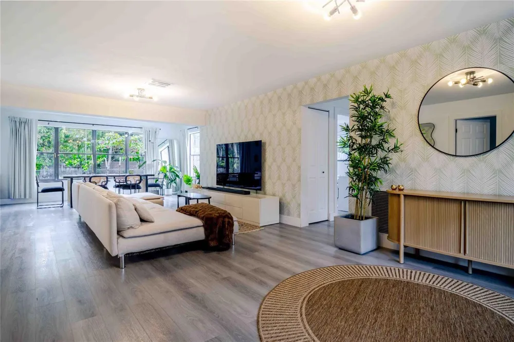 2515 NE 207th Street Miami, FL 33180
