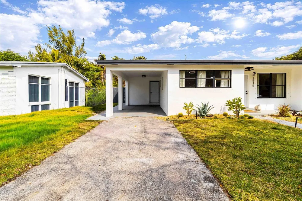 2515 NE 207th Street Miami, FL 33180