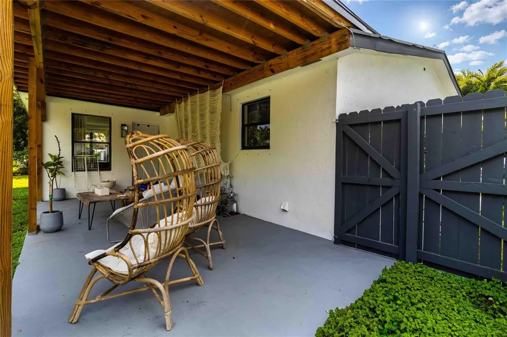 2515 NE 207th Street Miami, FL 33180