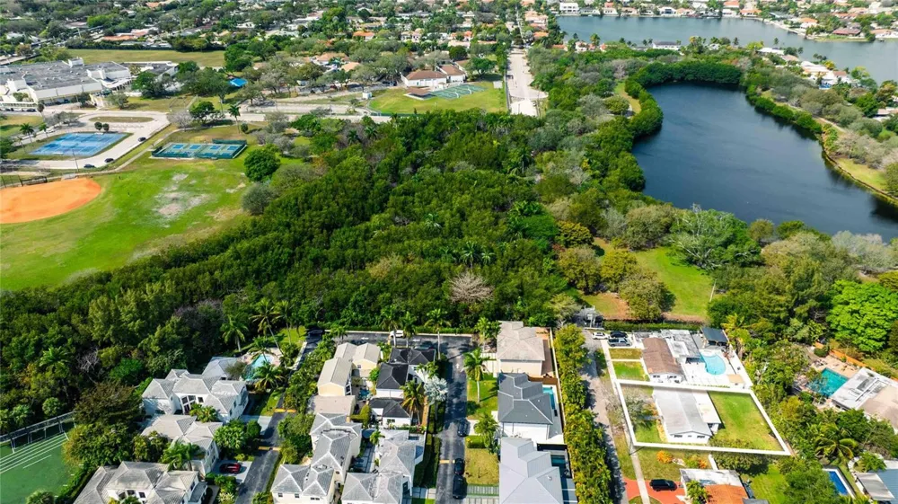 2515 NE 207th Street Miami, FL 33180