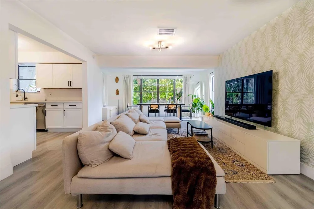 2515 NE 207th Street Miami, FL 33180