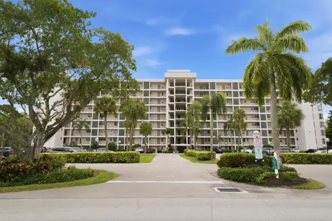 3100 Palm Aire Drive #208