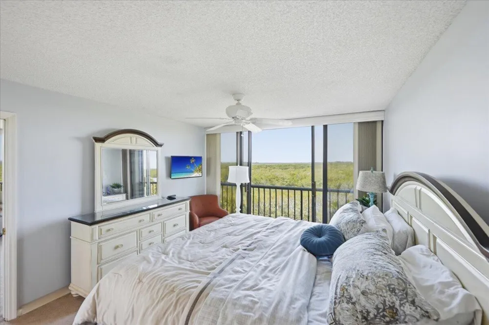 5059 Hwy A1a #401 Hutchinson Island, FL 34949