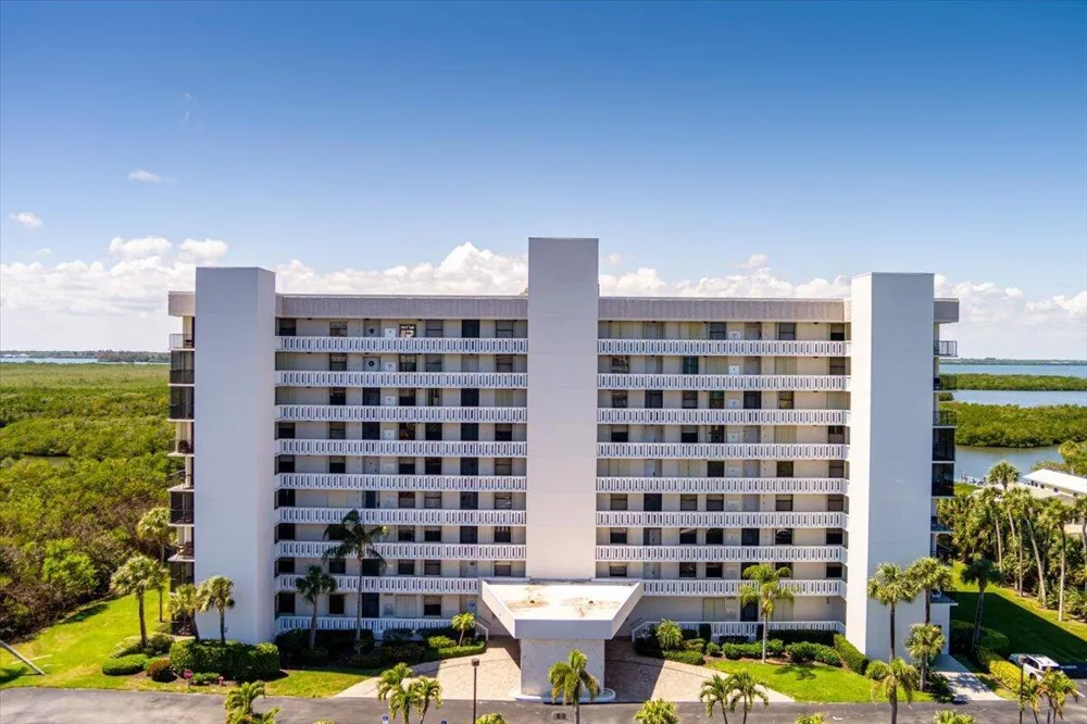 5059 Hwy A1a #401 Hutchinson Island, FL 34949