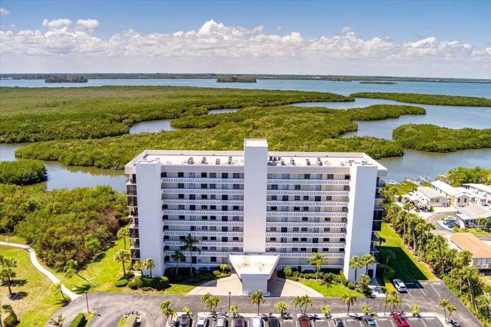 5059 Hwy A1a #401 Hutchinson Island, FL 34949