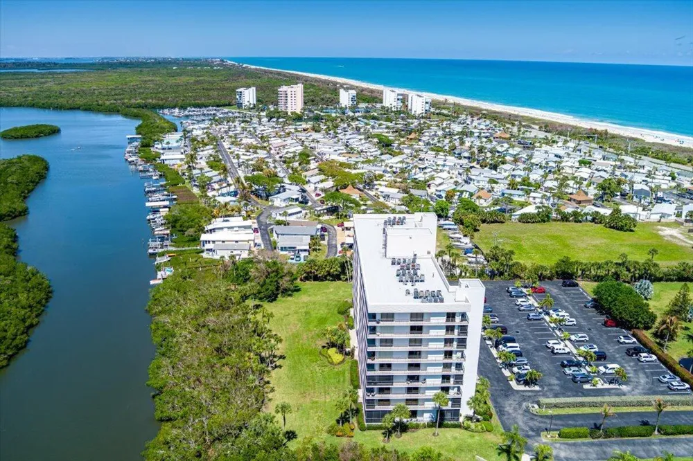 5059 Hwy A1a #401 Hutchinson Island, FL 34949