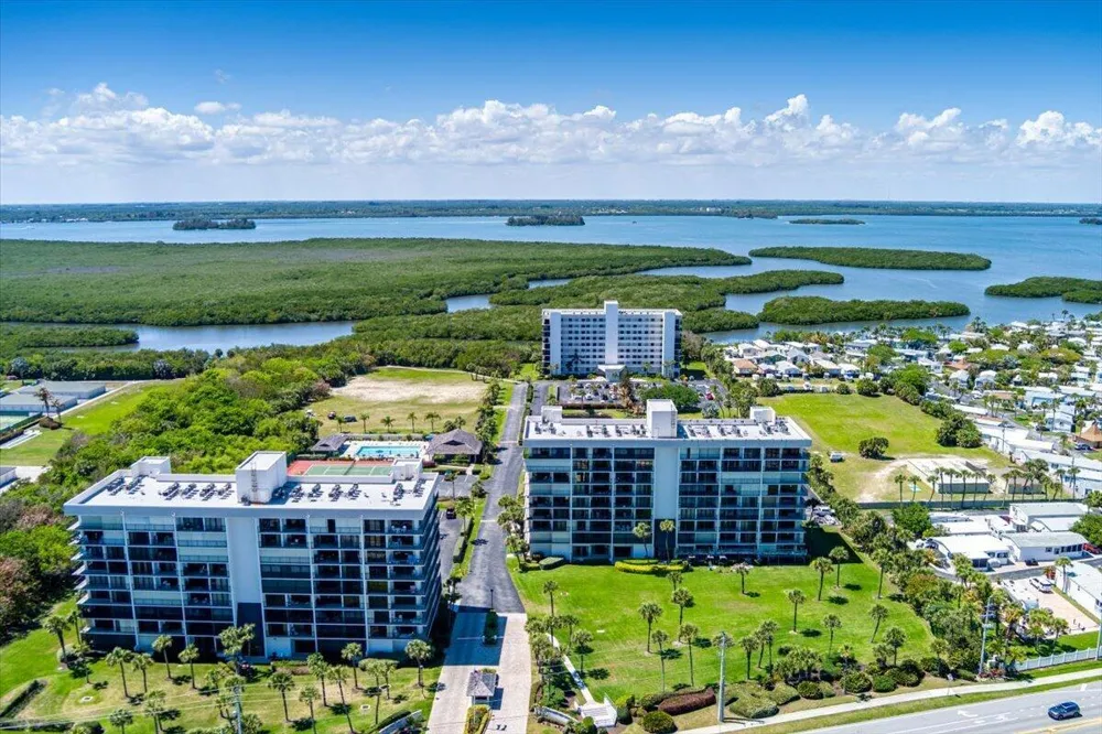 5059 Hwy A1a #401 Hutchinson Island, FL 34949