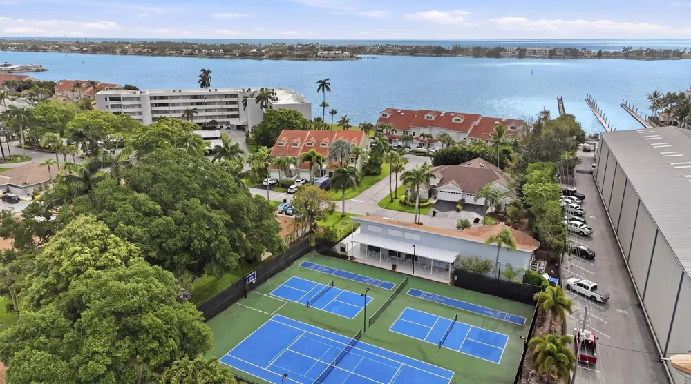 47 Lakeshore Drive Hypoluxo, FL 33462
