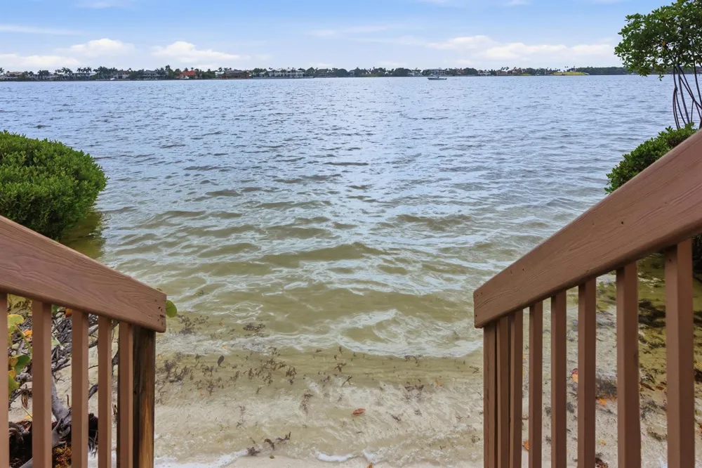 47 Lakeshore Drive Hypoluxo, FL 33462