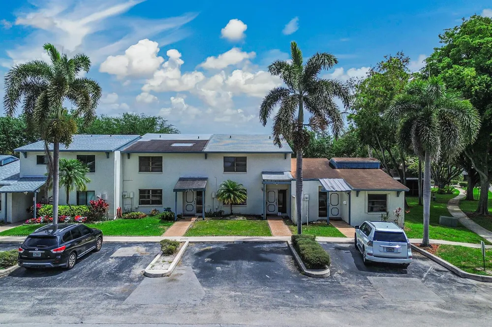 4003 W Woodscape Drive #2-k Miramar, FL 33023