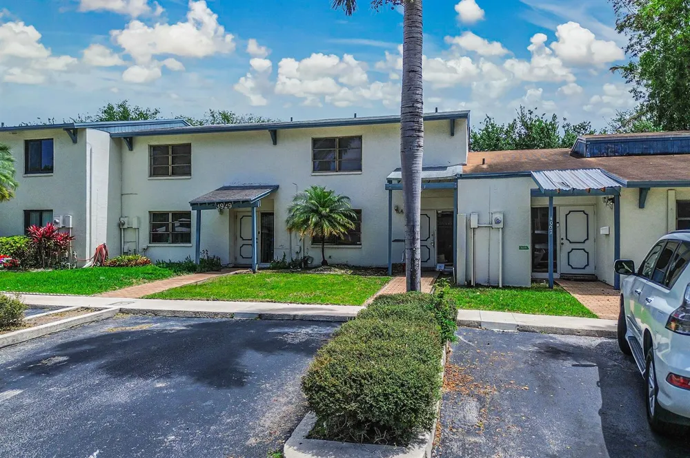 4003 W Woodscape Drive #2-k Miramar, FL 33023