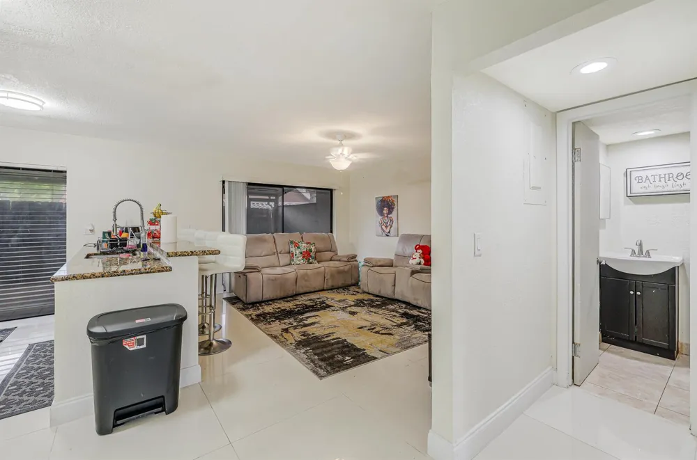 4003 W Woodscape Drive #2-k Miramar, FL 33023