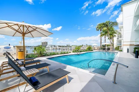 180 Lake Drive #2103