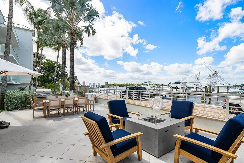 180 Lake Drive #2103 Palm Beach Shores, FL 33404