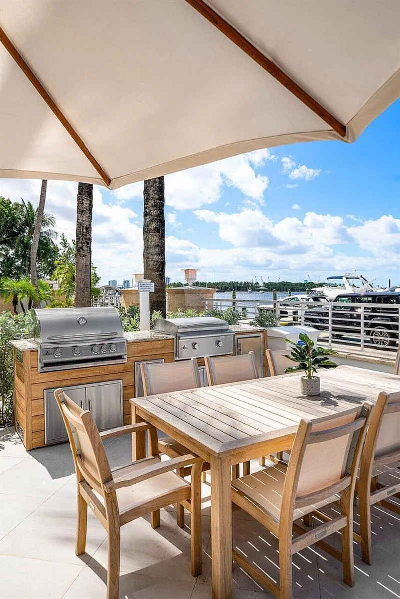 180 Lake Drive #2103 Palm Beach Shores, FL 33404