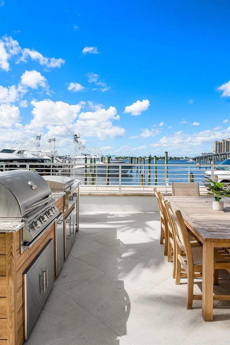 180 Lake Drive #2103 Palm Beach Shores, FL 33404