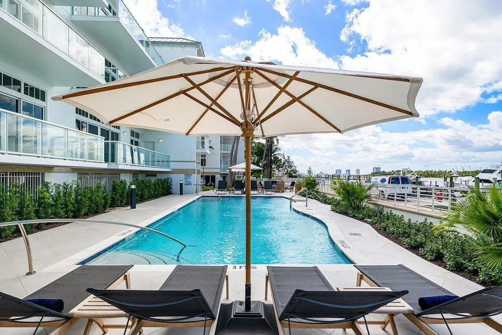 180 Lake Drive #2103 Palm Beach Shores, FL 33404
