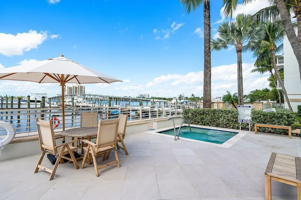 180 Lake Drive #2103 Palm Beach Shores, FL 33404