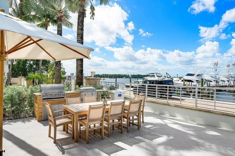 180 Lake Drive #2103 Palm Beach Shores, FL 33404