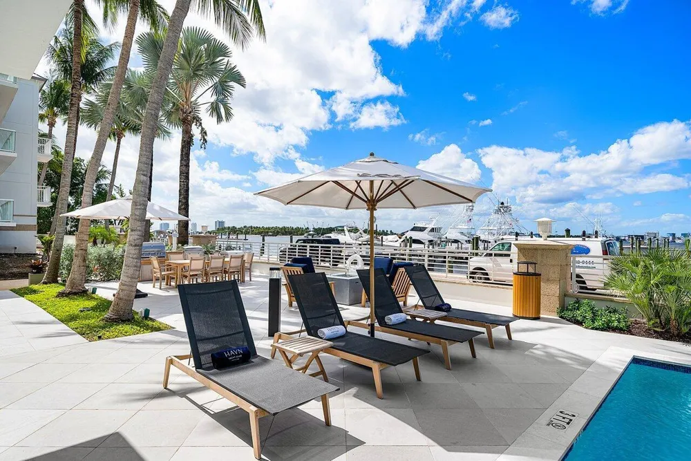 180 Lake Drive #2103 Palm Beach Shores, FL 33404