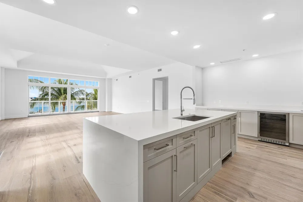 180 Lake Drive #2204 Palm Beach Shores, FL 33404