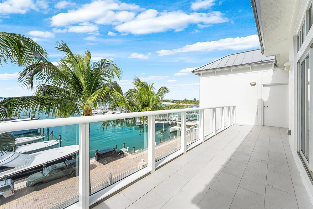 180 Lake Drive #2204 Palm Beach Shores, FL 33404