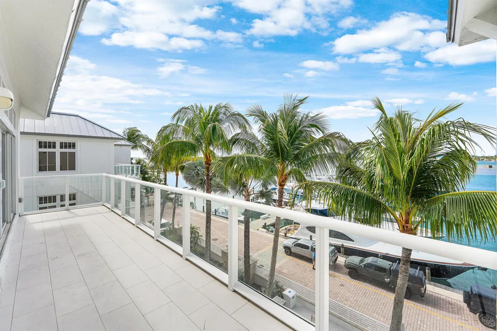 180 Lake Drive #2204 Palm Beach Shores, FL 33404