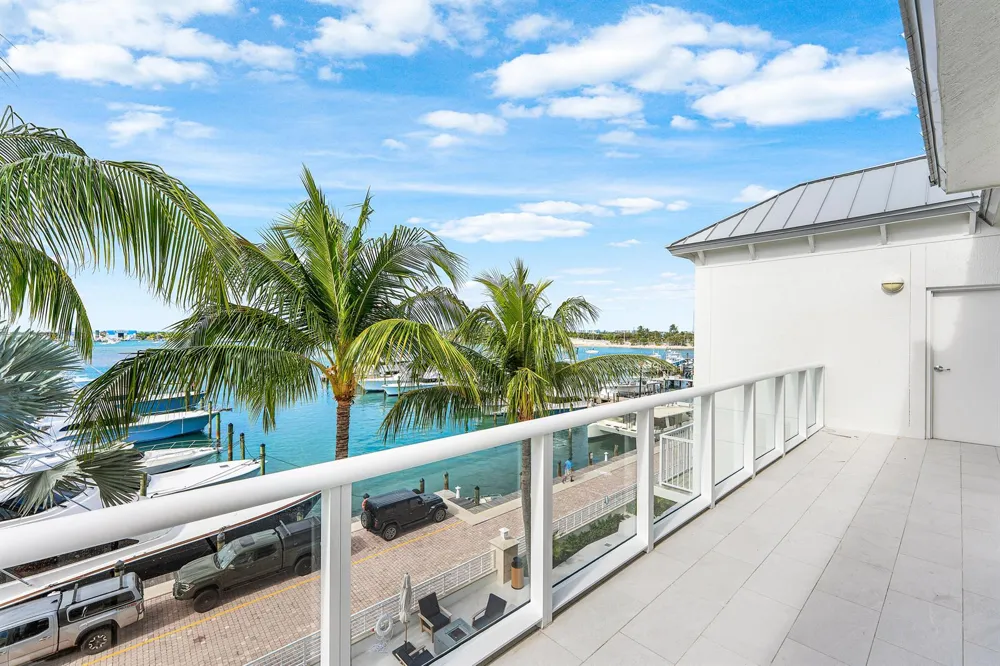 180 Lake Drive #2204 Palm Beach Shores, FL 33404