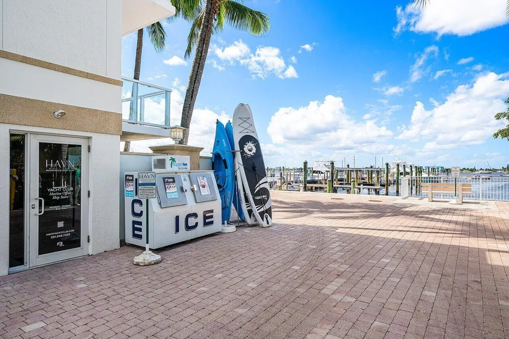 182 Lake Drive #5202 Palm Beach Shores, FL 33404