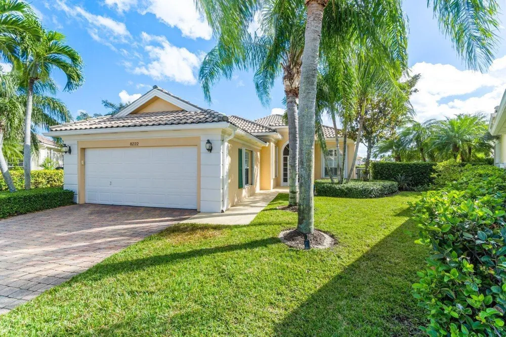 8222 Dominica Place Wellington, FL 33414
