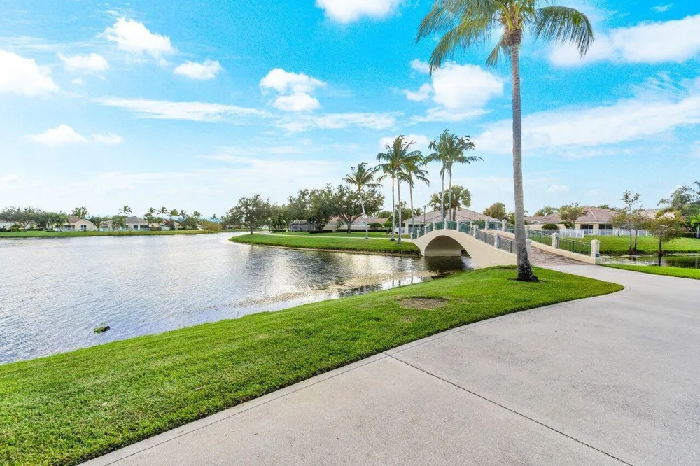 8222 Dominica Place Wellington, FL 33414