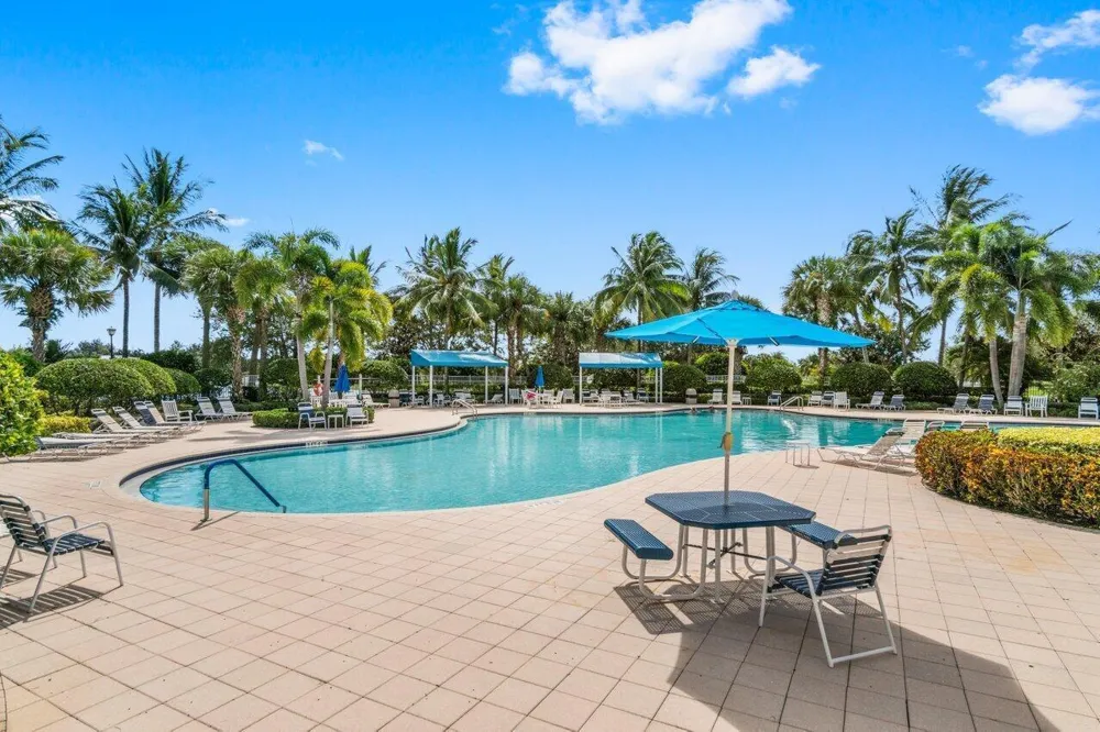 8222 Dominica Place Wellington, FL 33414