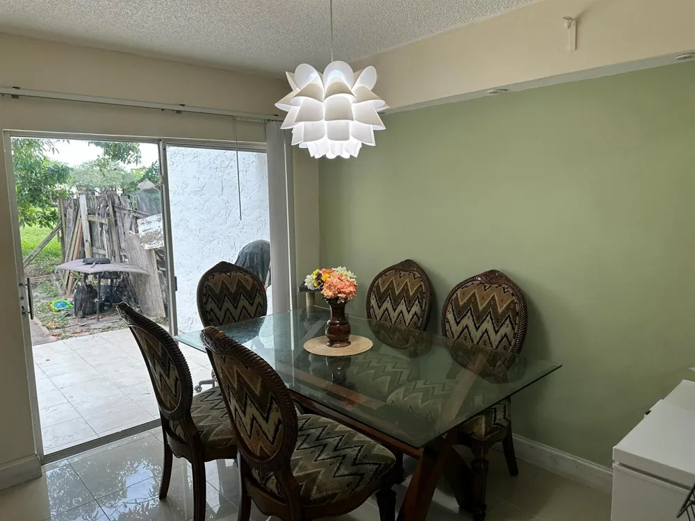 7424 NW 75th Street Tamarac, FL 33321