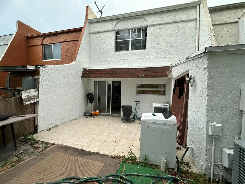 7424 NW 75th Street Tamarac, FL 33321