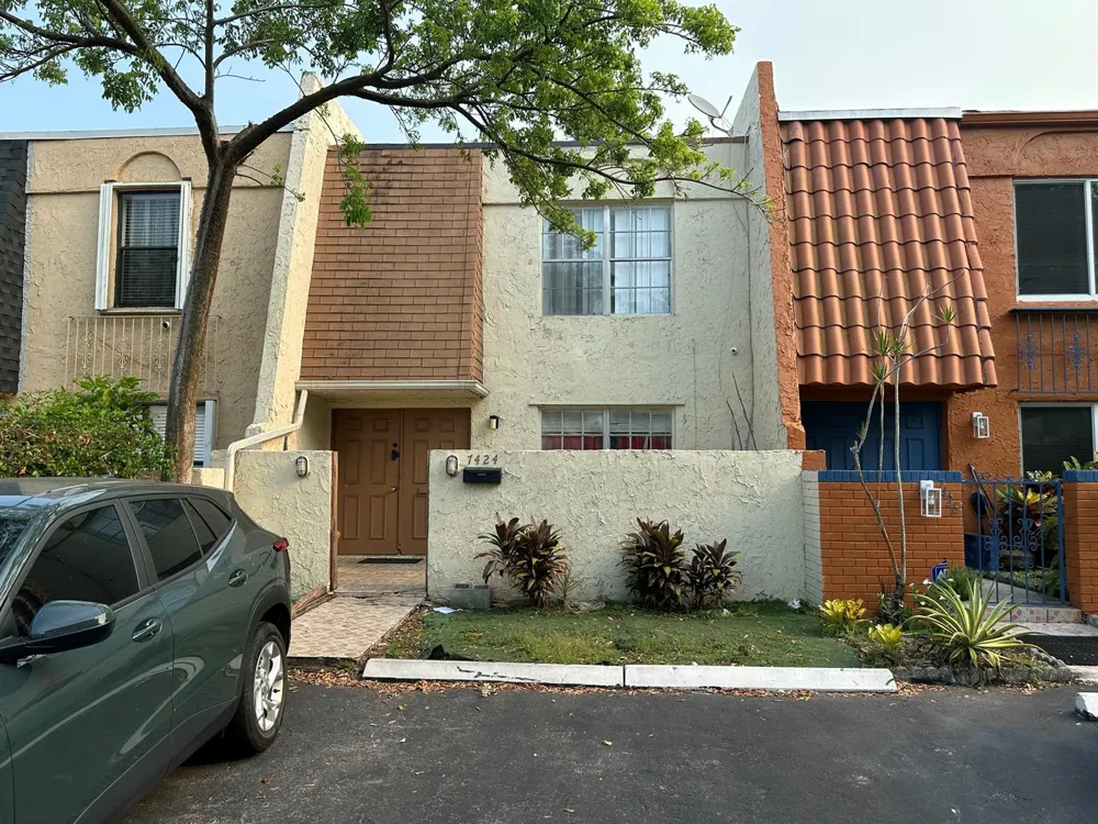 7424 NW 75th Street Tamarac, FL 33321